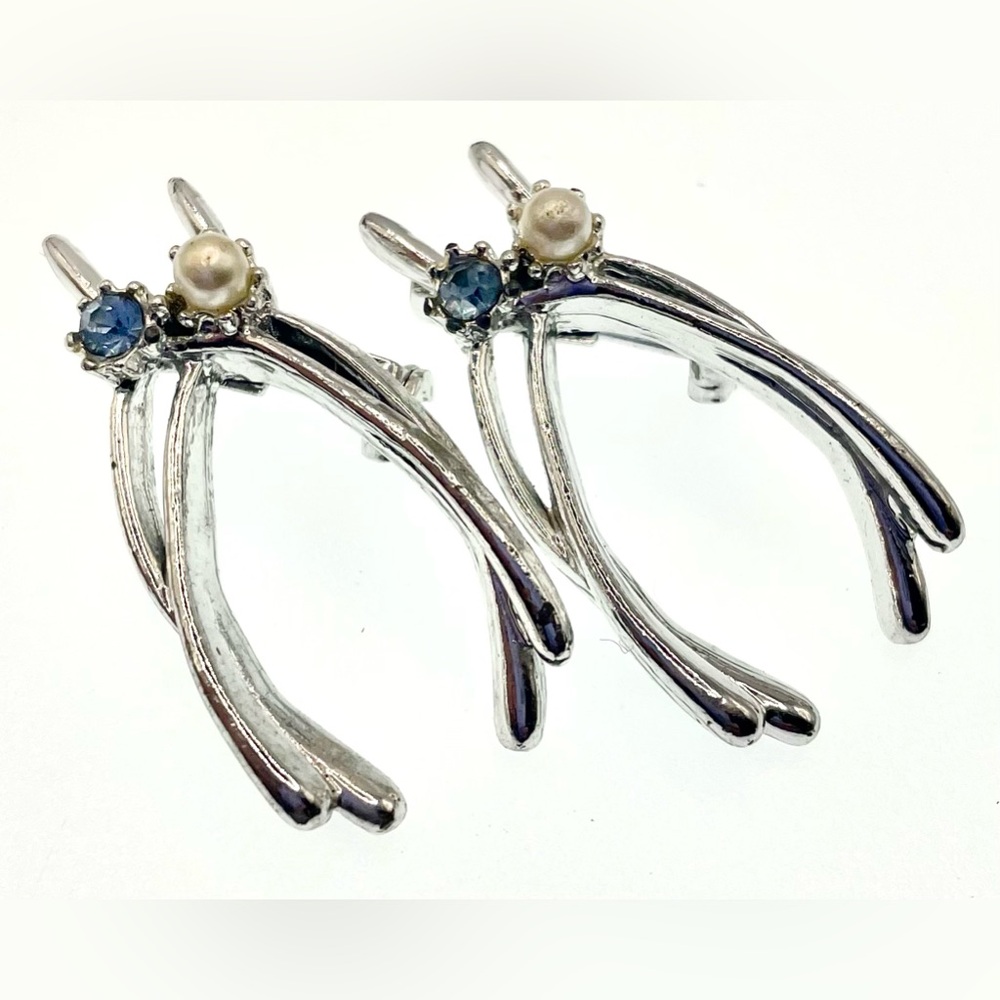 Vintage Pair of Silver Tone Wishbone
Brooch Pins with Faux Pearl & Blue Crystal